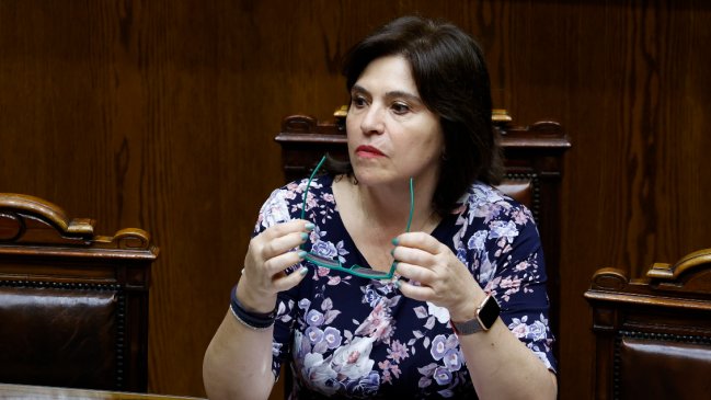 Ministra Uriarte continúa con problemas de salud y estará con licencia hasta mediados de abril