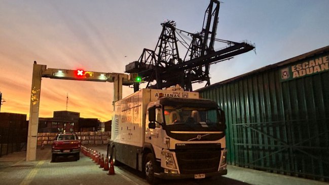Trasladan camión scanner desde Talcahuano al Puerto de San Antonio tras dar de baja a equipo anterior