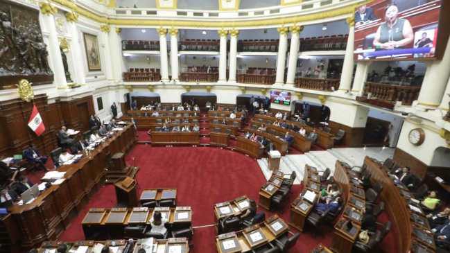 Congreso de Perú cierra la puerta a propuesta de destituir a Dina Boluarte