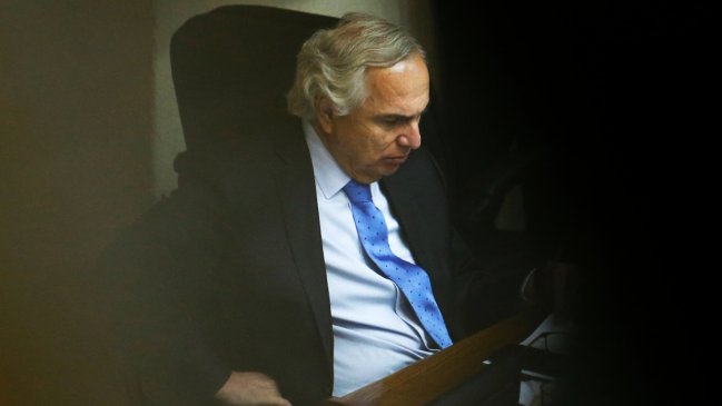 Chadwick en declaración como imputado: Se ordenó a Carabineros actuar 