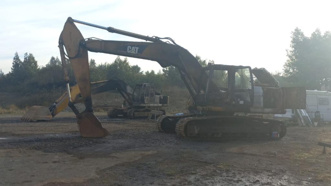 Camiones repartidores de alimentos a colegios y maquinaria fueron quemados en La Araucanía