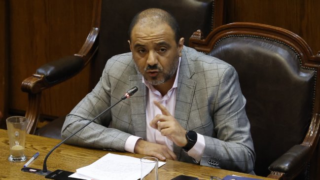 Ministro Ávila acordó 11 medidas con alcaldes de Chiloé para pago de deudas a funcionarios