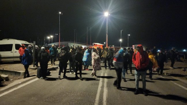 Municipio denunció que más de 300 migrantes estuvieron varados por horas en Colchane