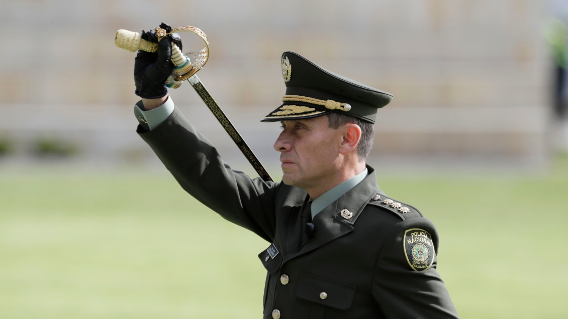 Fanático religioso, misógino y homofóbico: Petro destituyó al director de la policía colombiana