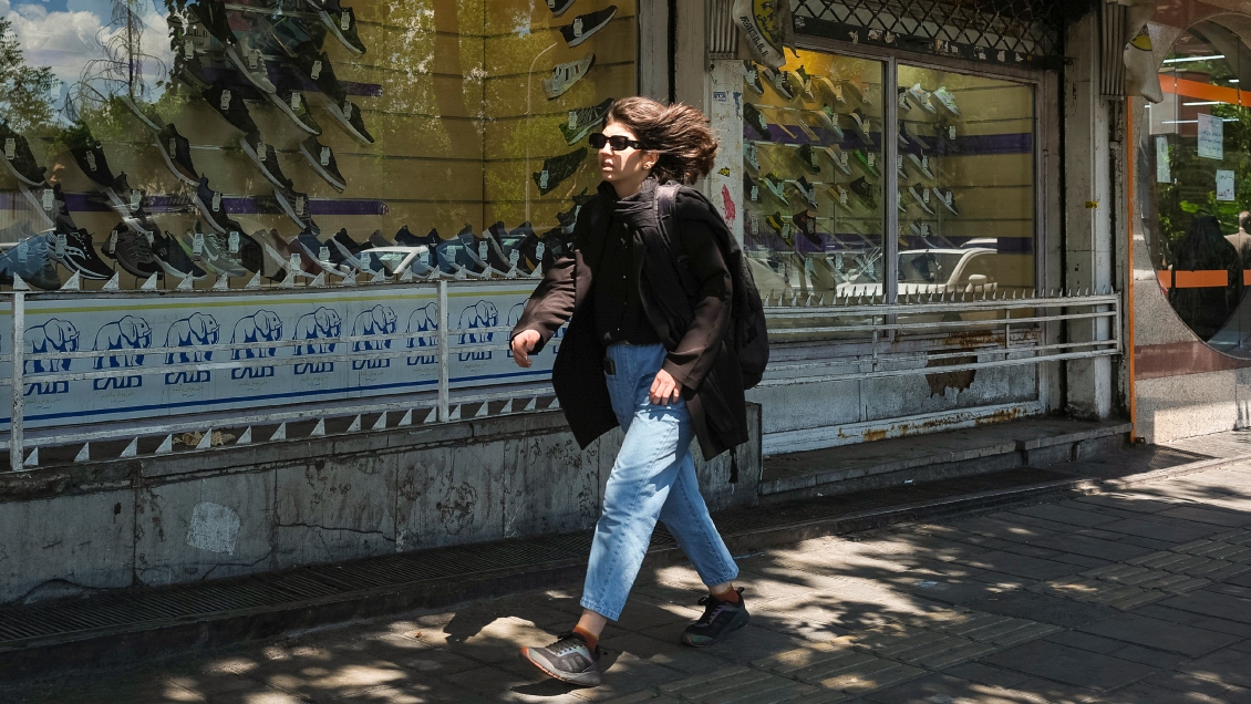 Irán vuelve a perseguir a las mujeres que no usan el velo islámico