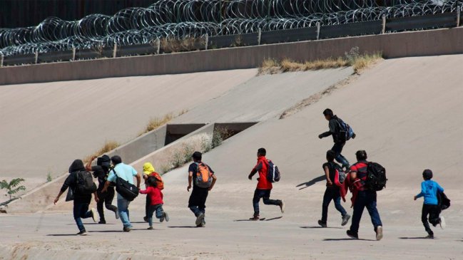  Arrestos de migrantes en la frontera sur de EE.UU. disminuyeron un 96% este año  