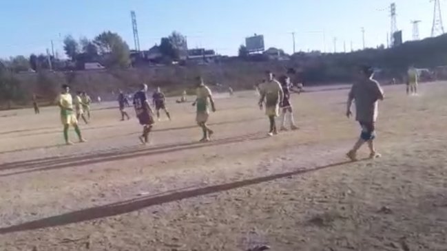 Jugador sacó una pistola en pleno partido de futbol adolescente en Concepción