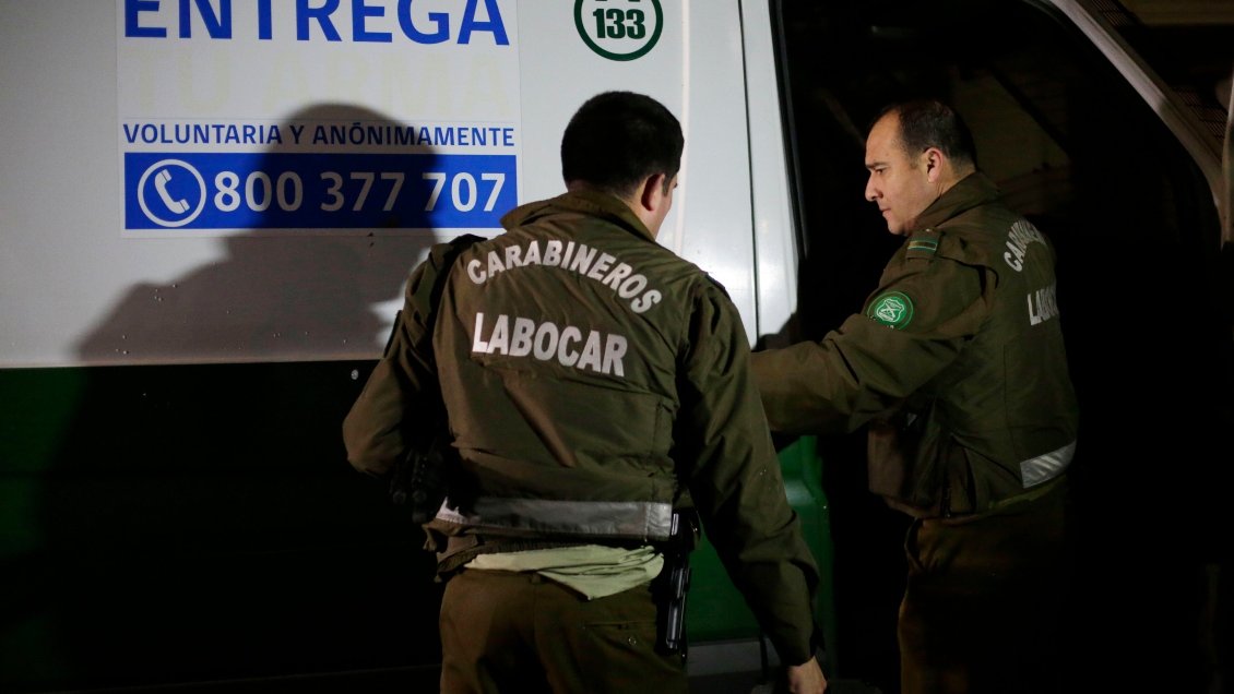 Carabineros busca a hombre acusado de disparar a su expareja desde un vehículo en Estación Central