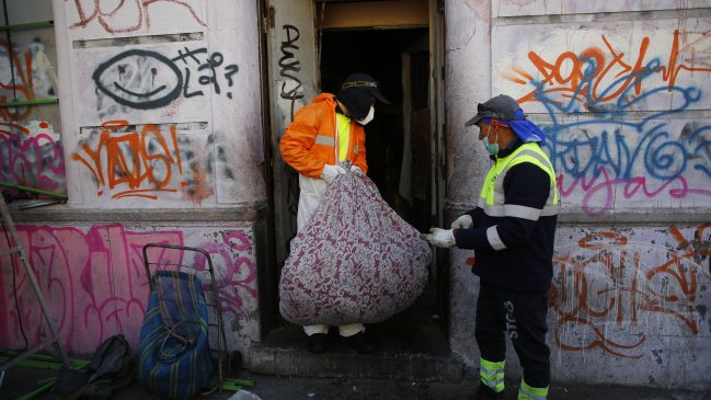 Municipio de Santiago y Carabineros desalojaron el 