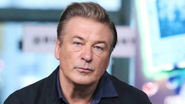 Retiran cargos por homicidio involuntario contra Alec Baldwin