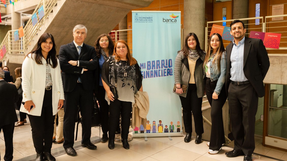 Bancos y Universidad de Chile lanzan curso online orientado a emprendedoras