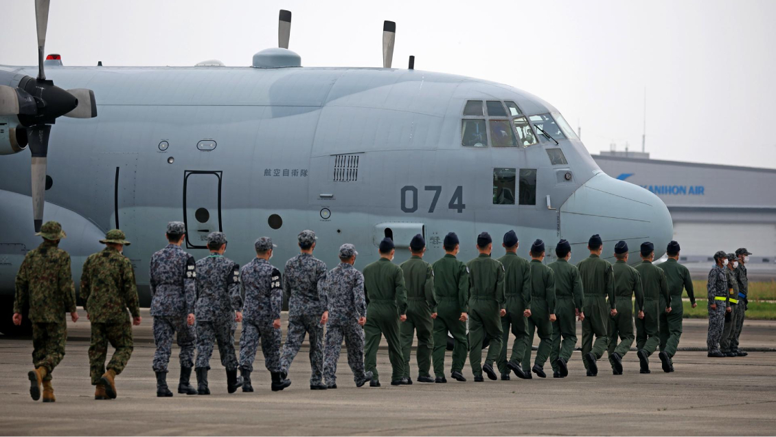 Países evacuan urgentemente a sus ciudadanos de Sudán en medio de una frágil tregua