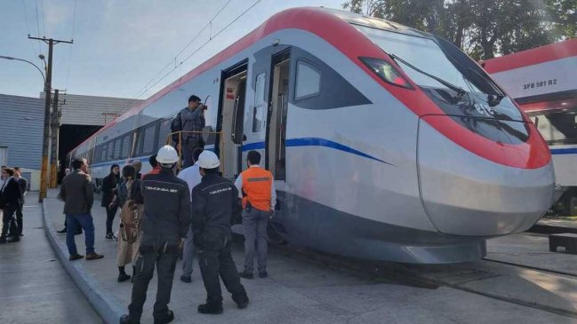 Gobierno presentó modernos nuevos trenes para el servicio Santiago-Chillán