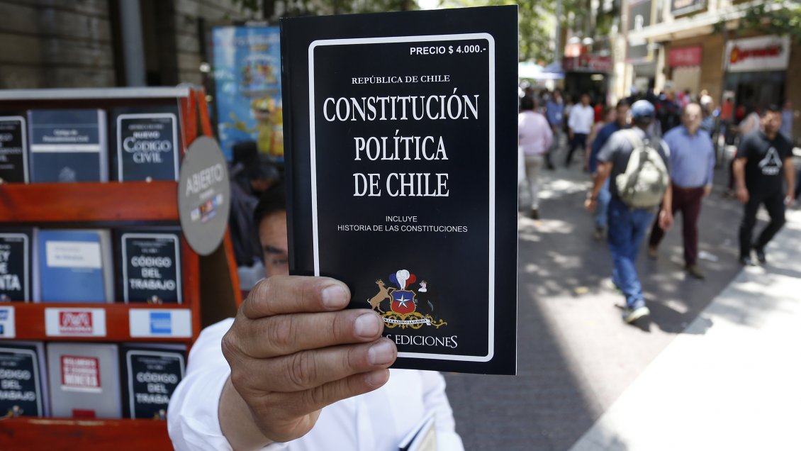 Consejo Constitucional: A dos semanas de la elección, 66% no conoce a candidatos y 84% sabe 