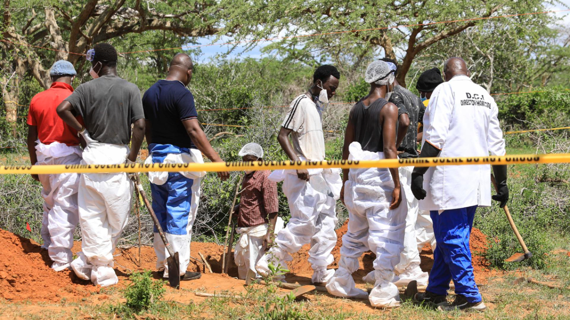 Encuentran al menos 67 cuerpos de miembros de una secta que ayunaban para 