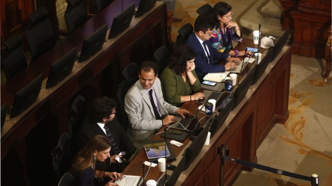 Tras primeras tensiones por enmiendas: Comisionados coinciden en necesidad de cultivar un clima cordial