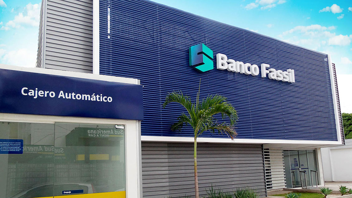 Intervienen uno de los mayores bancos de Bolivia y clientes se toman sedes
