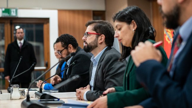 Presidente Boric se reunió con autoridades regionales y comunales en Los Lagos