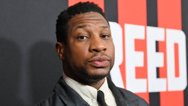 Otorgan protección temporal completa a presunta víctima de violencia de Jonathan Majors