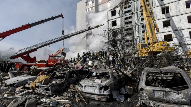 Ataques rusos causan 19 civiles muertos en el centro y este de Ucrania