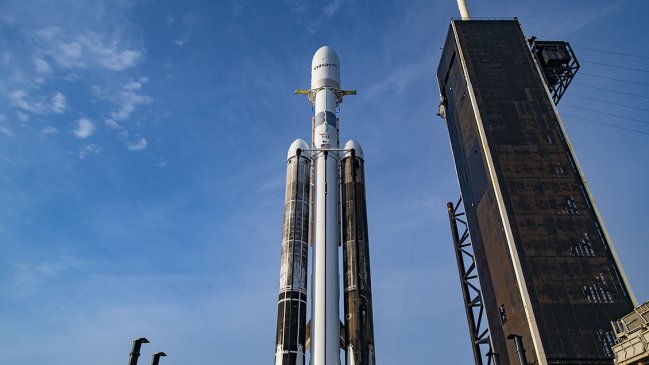 SpaceX intentará este domingo el aplazado lanzamiento del cohete Falcon 9 Heavy
