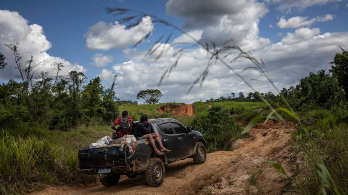 Cuatro mineros clandestinos murieron en un tiroteo con policías en tierra Yanomami de Brasil