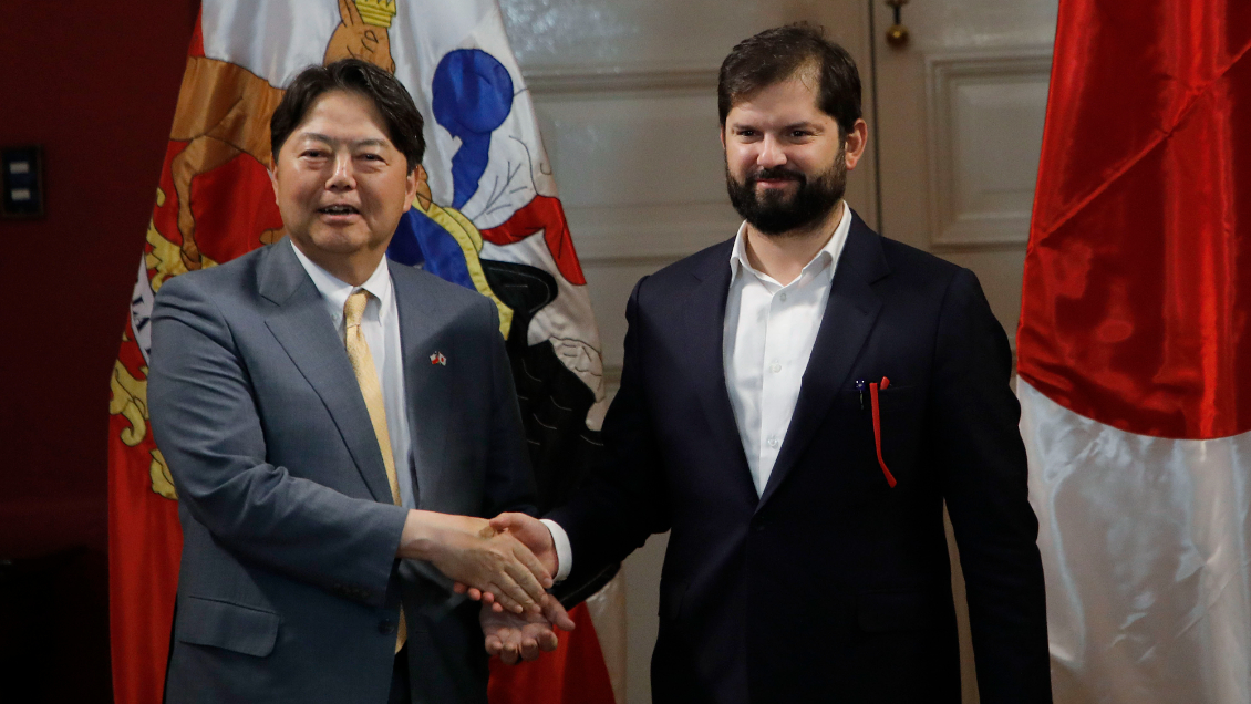 Boric recibió a ministro de Asuntos Exteriores de Japón para fortalecer lazos
