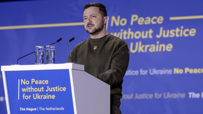 Zelenski pide en la Corte Penal Internacional un tribunal especial para crímenes por 