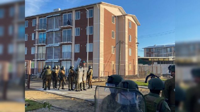 Tensión en San Pedro de la Paz: Carabineros desaloja 200 departamentos tomados