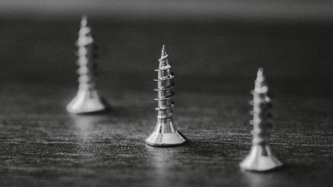 Angol: Trabajadora comió pan y terminó con un tornillo en el estómago