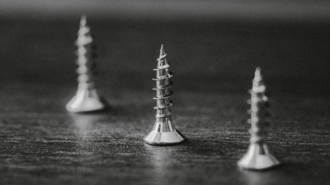 Angol: Trabajadora comió pan y terminó con un tornillo en el estómago