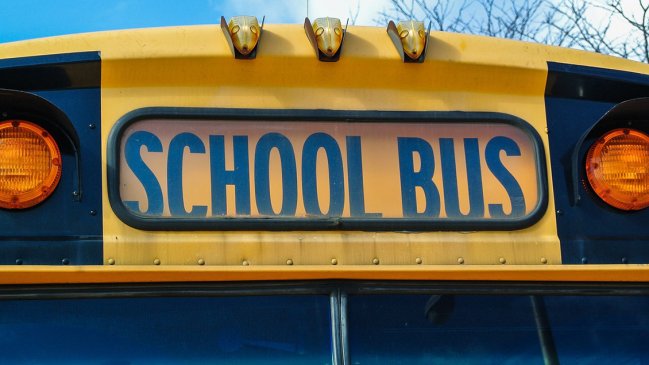 Escolares de condado en Florida solo podrán utilizar mochilas transparentes