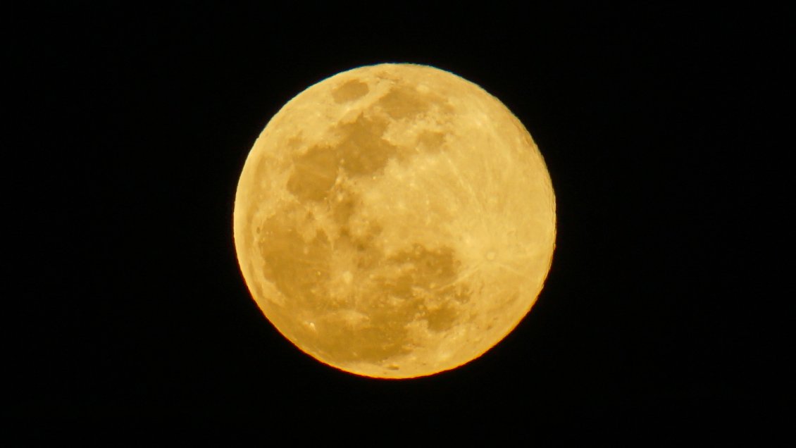 China descubre materiales de vidrio natural en muestras recogidas en la Luna