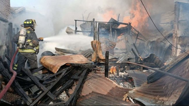 Incendio afectó a cinco viviendas en población de Rancagua