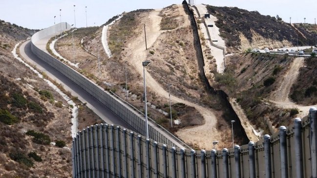  Proyecto republicano de reanudar muro entre EEUU y México logró victoria temporal  