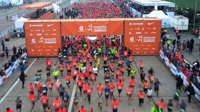 Maratón de Santiago versus Día de la Madre: Críticas por masivos cortes de tránsito en la capital