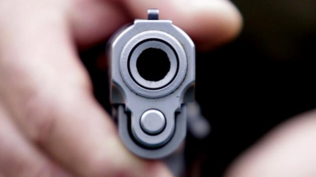 Juez de EEUU ordenó permitir la compra de pistolas a jóvenes de 18 años