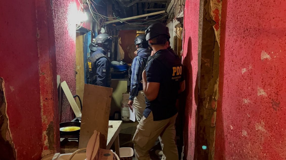 PDI desalojó casa tomada en Barrio Yungay: Detenidos la usaban para vender droga