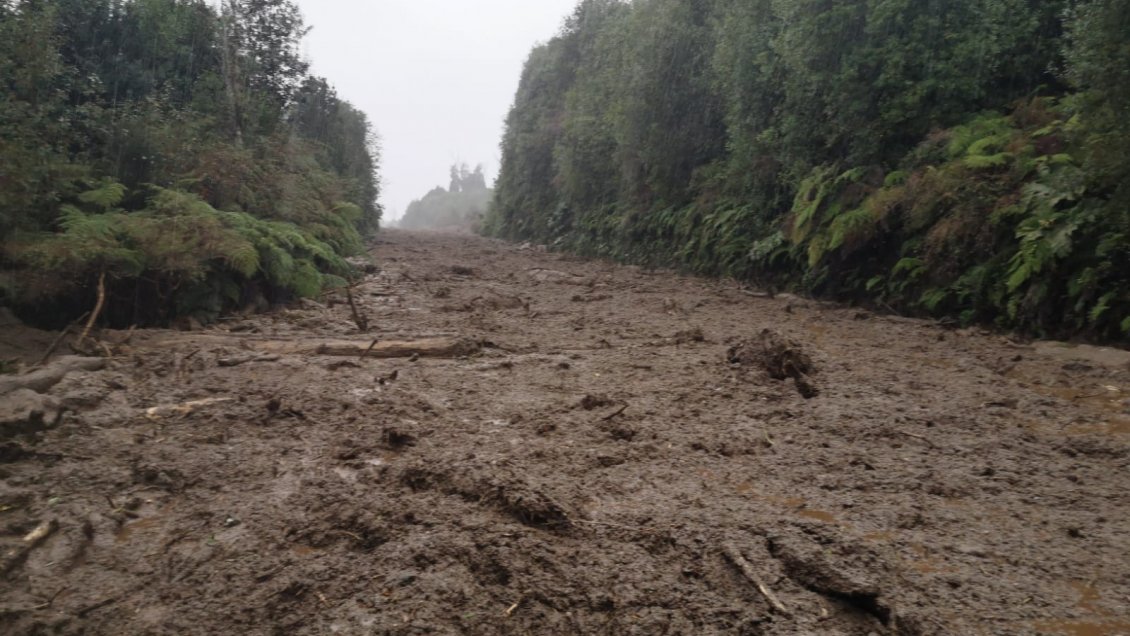Chaitén: Remoción de masas en Caleta Gonzalo obligó a suspender el tránsito en la Ruta 7