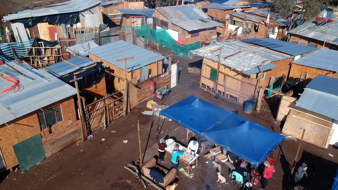 Campamentos: El 42% de los hogares tiene ingresos menores a 400 mil pesos al mes