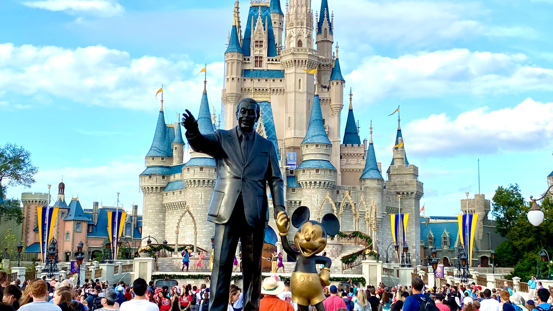 Mickey se despide: Disney cierra sus oficinas en Chile y despide a sus 30 empleados