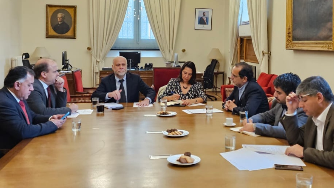 Ministro Elizalde se comprometió a analizar proyecto que crea federación de partidos