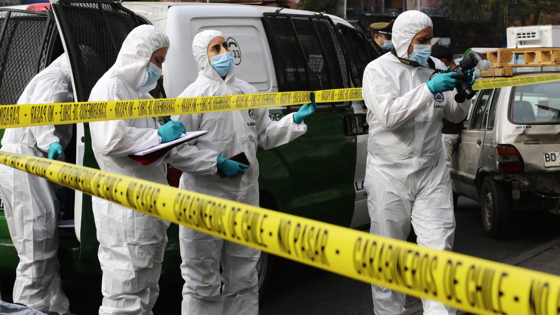 Solitario ladrón fue sorprendido saliendo de una sucursal bancaria en la madrugada