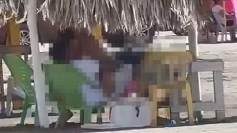 A plena luz del día: Pareja tuvo relaciones sexuales en una playa en Colombia y fue grabada