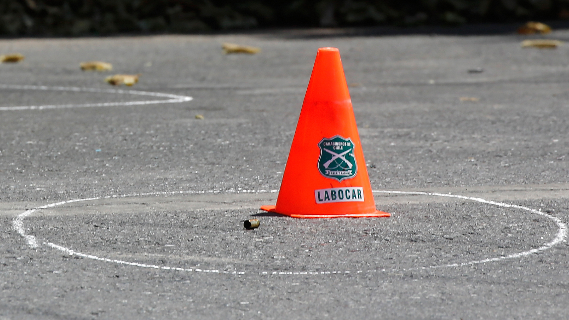 Intento de asalto terminó en un enfrentamiento a tiros de delincuentes con carabineros en Recoleta