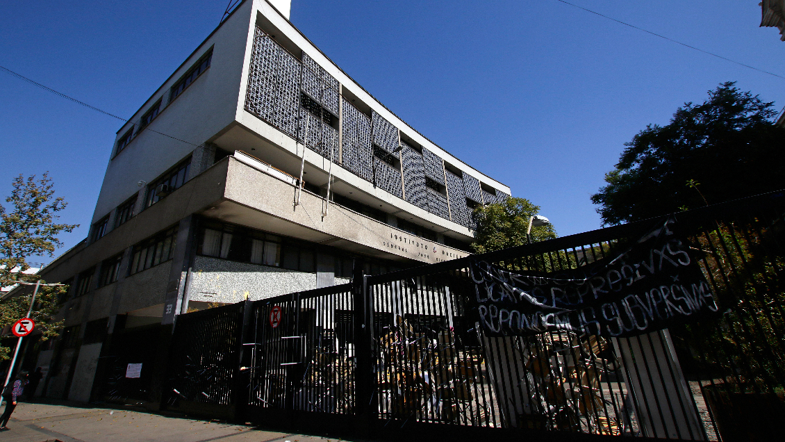 Estudiantes votaron por continuar la toma en el Instituto Nacional