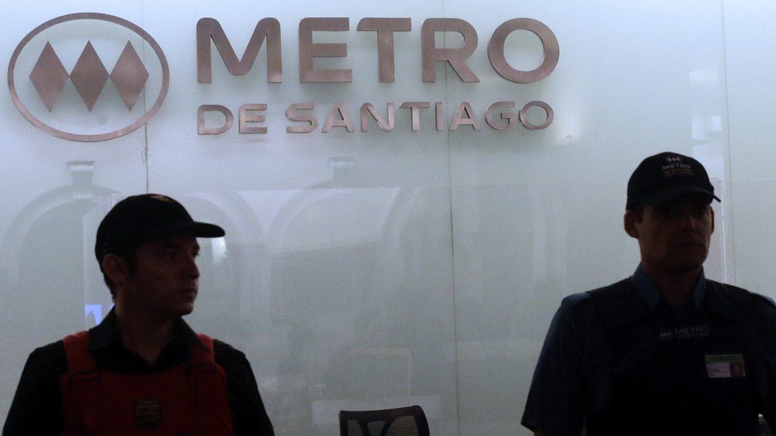 Guardias y asistentes de líneas 2 y 5 del Metro votarán posible huelga este lunes