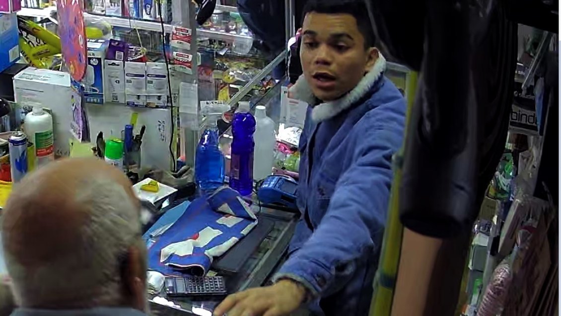 Fiscalía pide colaboración para ubicar a sujeto que a mano armada asaltó a adulto mayor en Viña del Mar