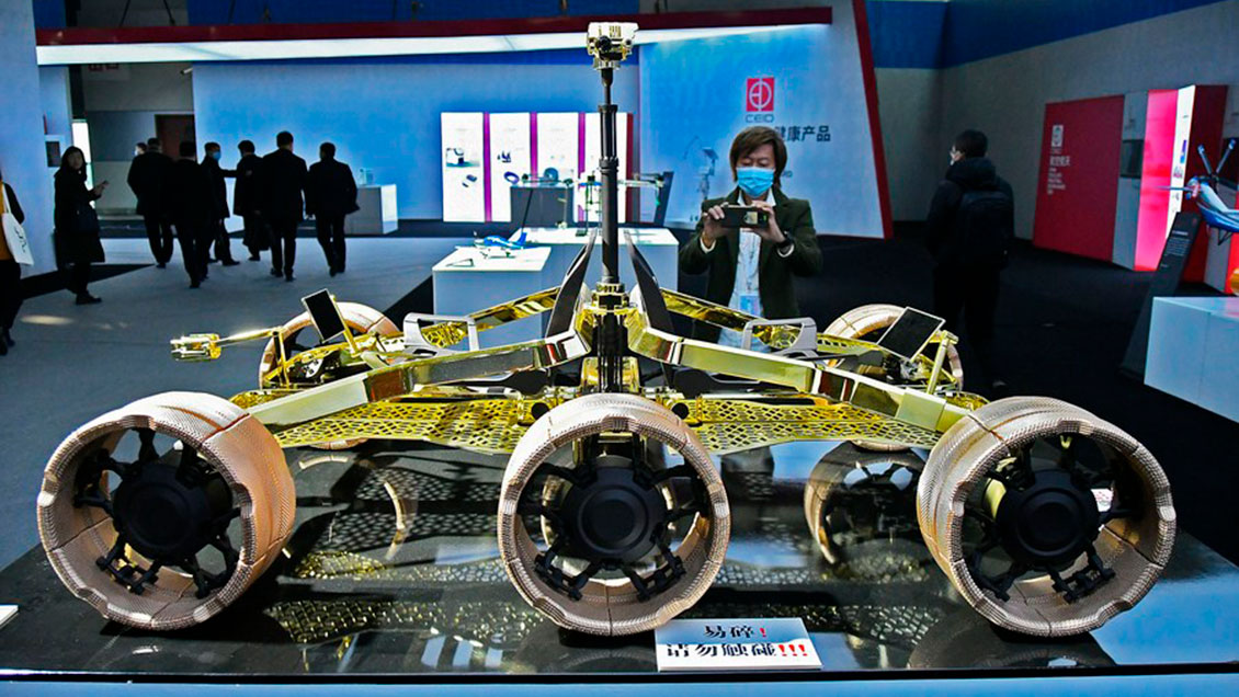 China pide a la ciudadanía propuestas para crear su vehículo lunar tripulado