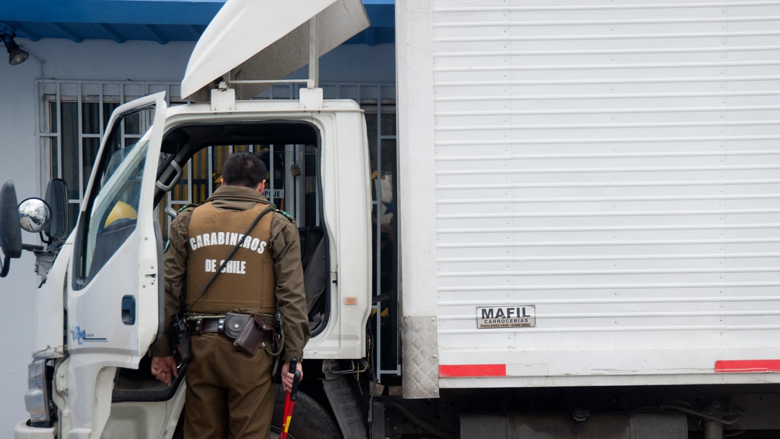 Quilicura: Conductor de camión fue asaltado y delincuentes le obligaron a conducir hasta San Bernardo